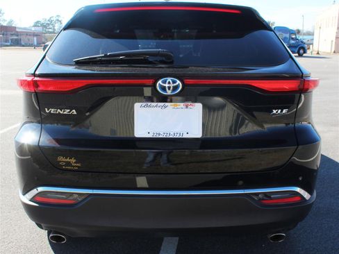 Used 2023 Toyota Venza XLE image 6