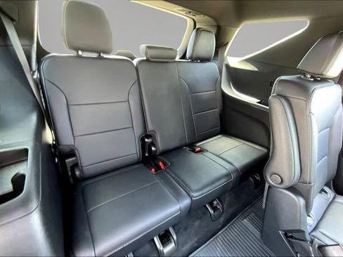 Used 2024 Chevrolet Traverse LT w/ Enhanced Driving Package FWD image 26