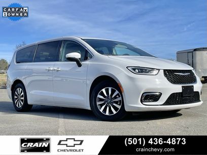 Used 2023 Chrysler Pacifica Touring-L