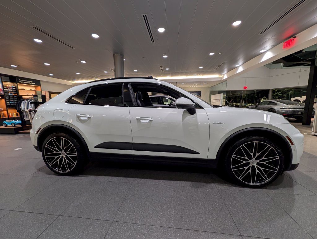 New 2026 Porsche Macan Electric RWD image 8
