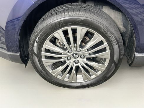 Used 2021 Toyota Venza XLE w/ Softex Package AWD/4WD image 11