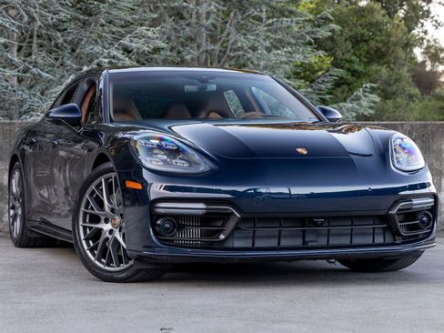 Used 2022 Porsche Panamera GTS image 6