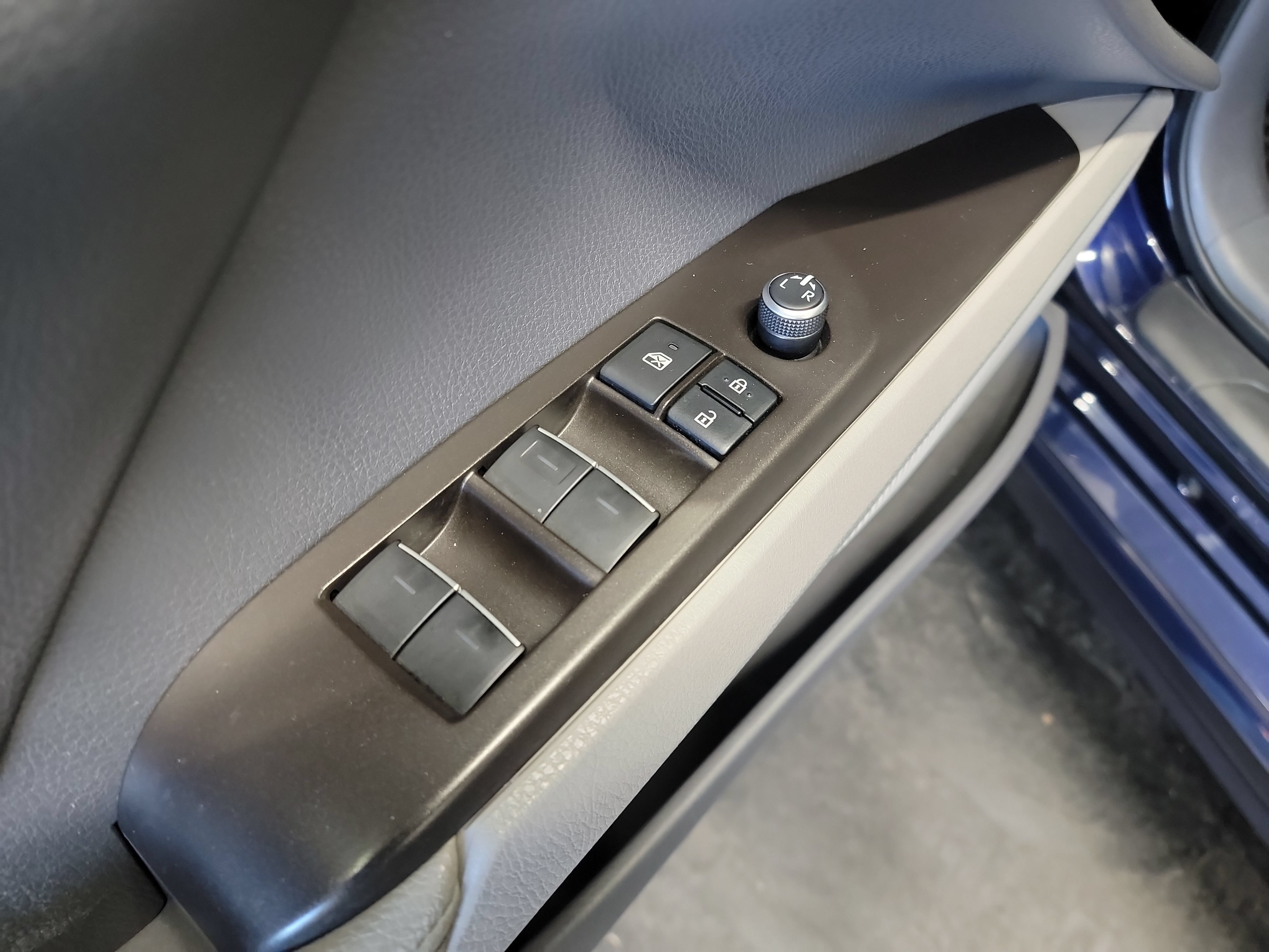Used 2022 Toyota Camry XSE FWD image 14