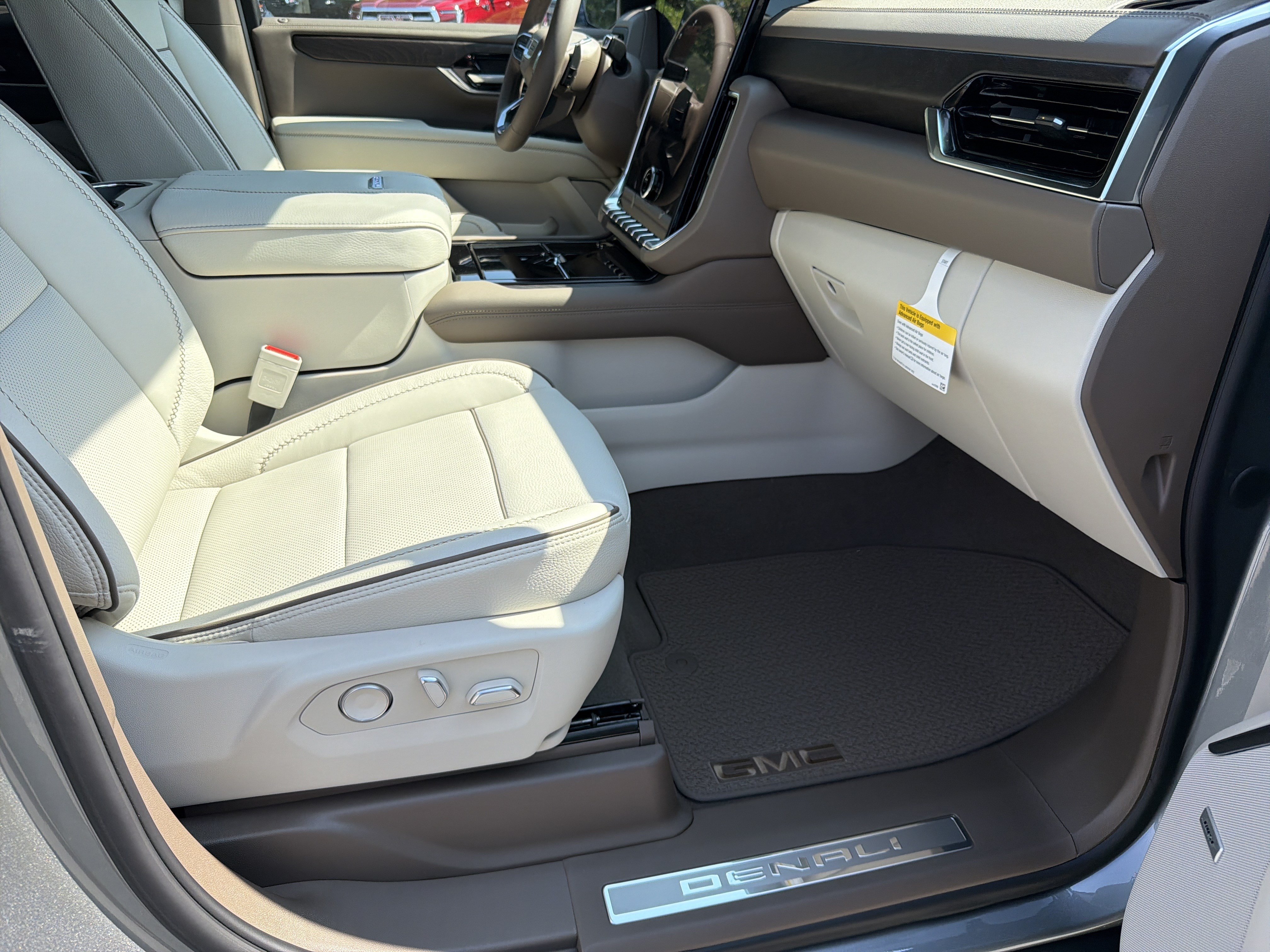 New 2026 GMC Yukon Denali w/ Sun & Power Step Package AWD/4WD image 14