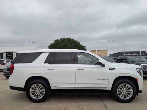 Used 2024 GMC Yukon SLT AWD/4WD image 3