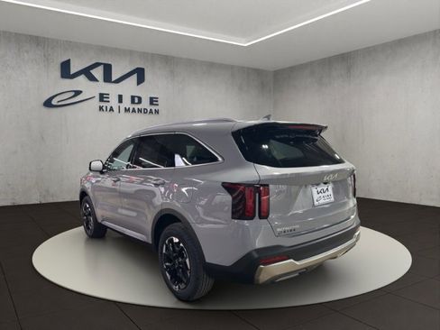 New 2026 Kia Sorento S image 3