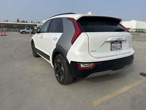Used 2023 Kia Niro Wave image 3