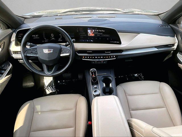 Used 2024 Cadillac XT4 Luxury w/ Cold Weather Package FWD image 16