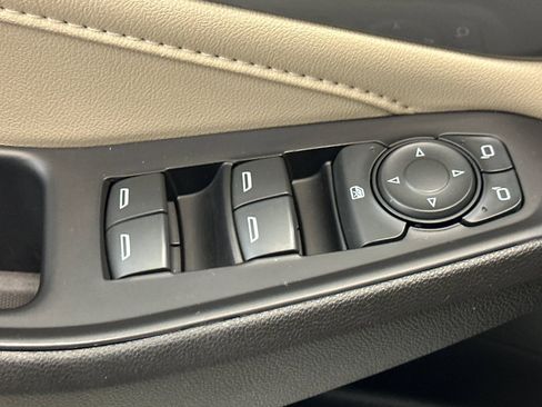 Used 2022 Chevrolet Traverse LS image 14