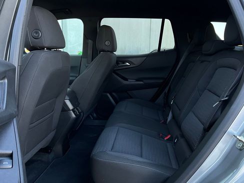 Used 2025 Chevrolet Equinox LT image 11