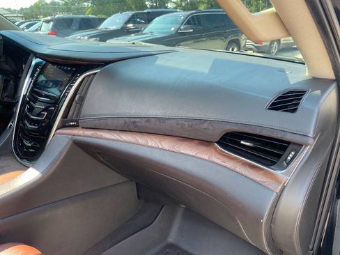 Used 2018 Cadillac Escalade Luxury RWD image 45