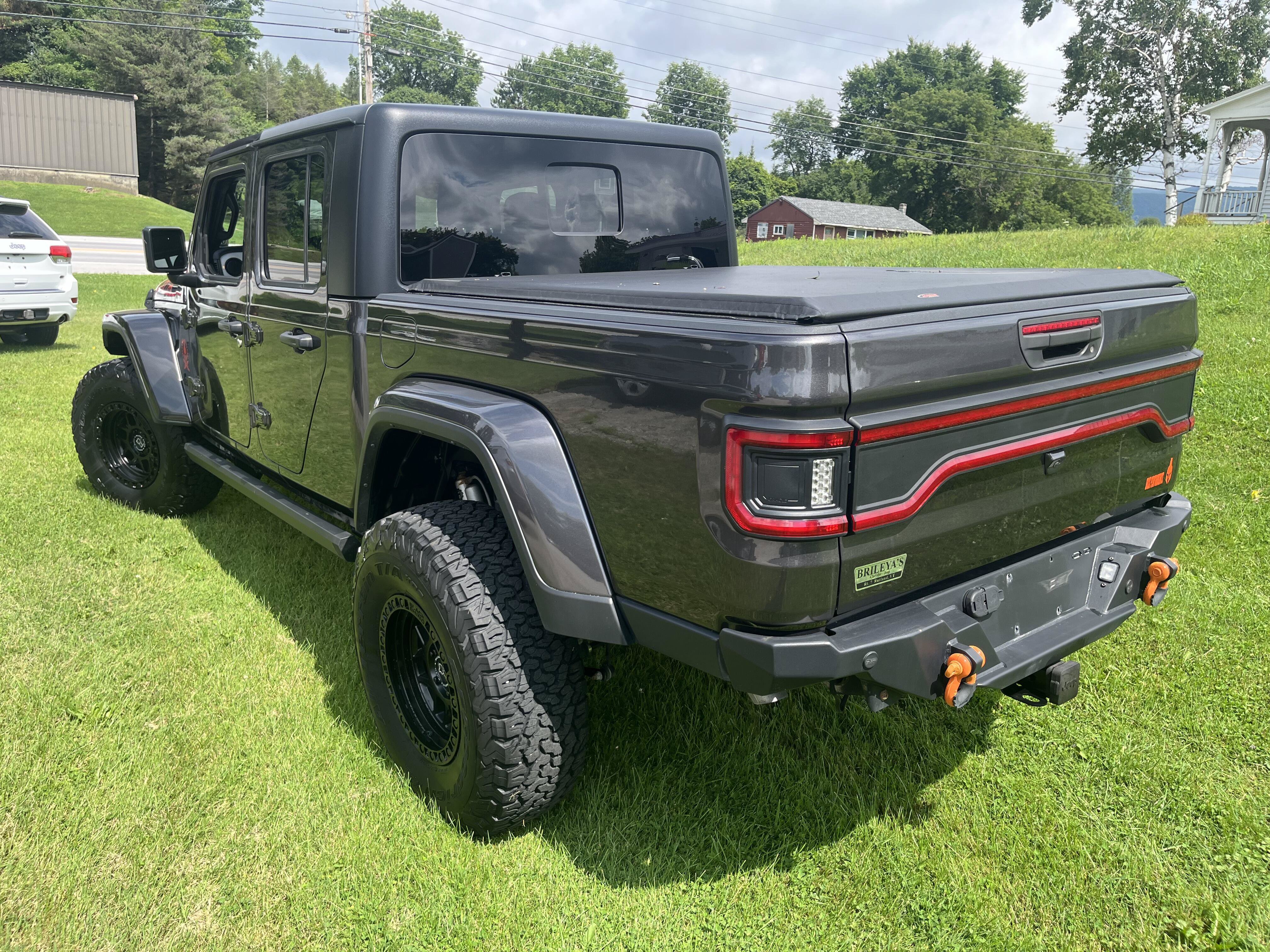 Certified 2024 Jeep Gladiator Sport AWD/4WD image 7