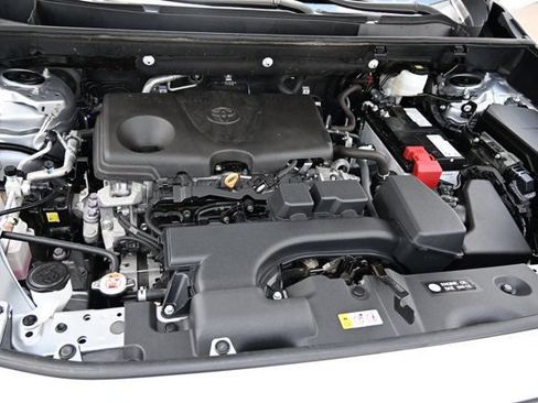 Used 2025 Toyota RAV4 XLE FWD image 24