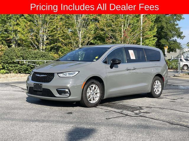Used 2025 Chrysler Pacifica Select FWD image 1