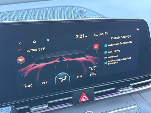 Used 2025 Hyundai Elantra SEL image 8