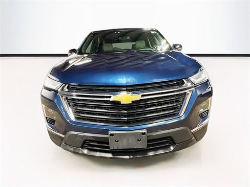 Used 2022 Chevrolet Traverse LS image 2