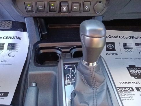 Used 2022 Toyota Tacoma TRD Off-Road image 24