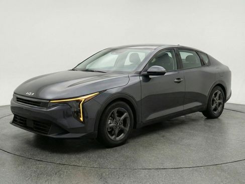 Used 2025 Kia K4 FWD image 3