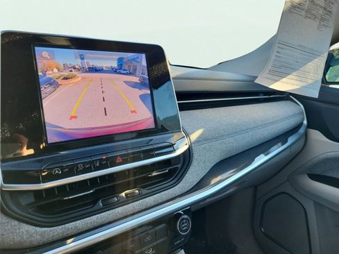 Certified 2022 Jeep Compass Latitude image 37