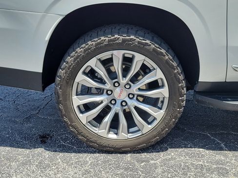 Used 2024 GMC Yukon XL Denali AWD/4WD image 7