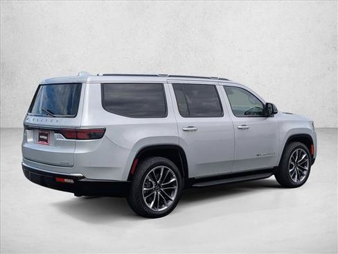 Used 2023 Jeep Wagoneer Series II w/ Premium Group I AWD/4WD image 5