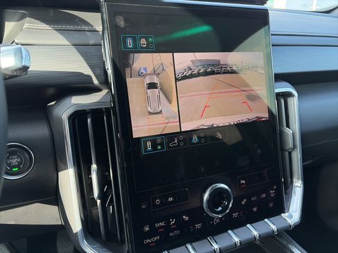 Used 2025 GMC Acadia Elevation image 27