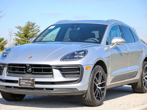 Certified 2025 Porsche Macan image 17