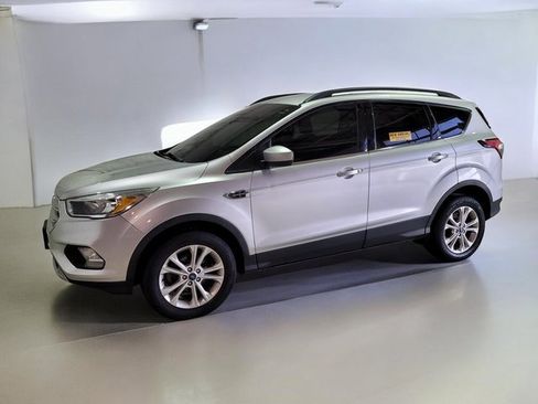 Used 2018 Ford Escape SE w/ Ford Safe & Smart Package image 14