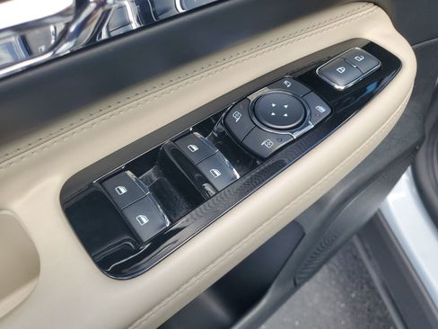 Used 2025 Lincoln Corsair Grand Touring w/ Rear Removable Package Tray AWD/4WD image 15
