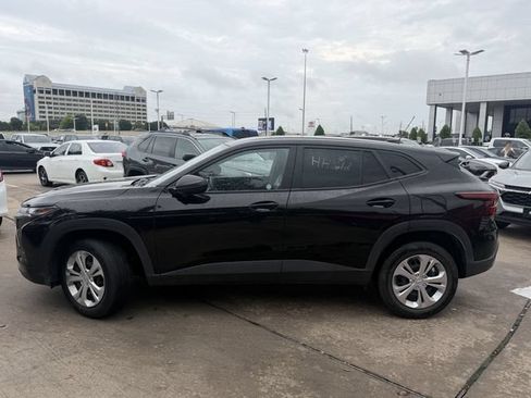 Used 2025 Chevrolet Trax LS FWD image 8