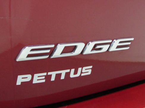 Used 2018 Ford Edge Titanium w/ Technology Package FWD image 34