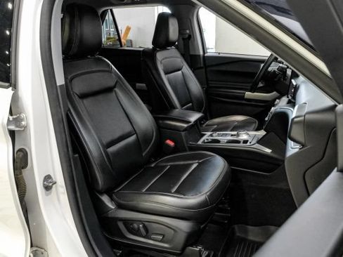Used 2020 Ford Explorer XLT w/ Equipment Group 202A AWD/4WD image 38