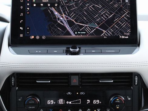 Certified 2025 Nissan Rogue SL w/ Tech Package image 39