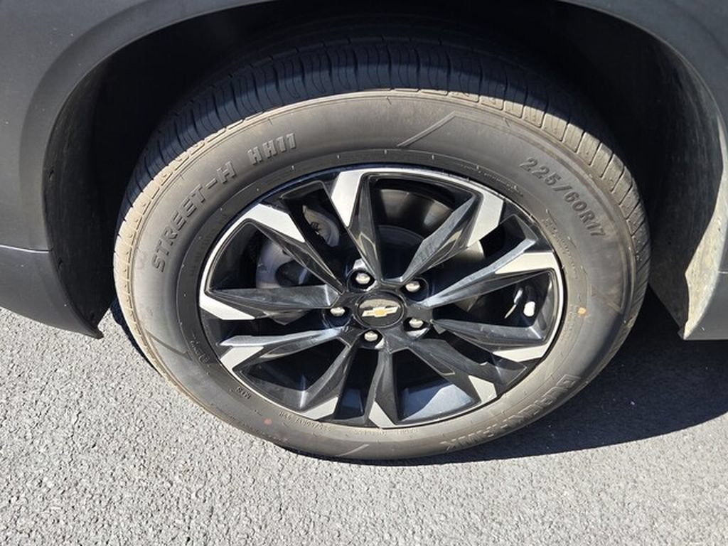 Used 2023 Chevrolet TrailBlazer LT FWD image 2