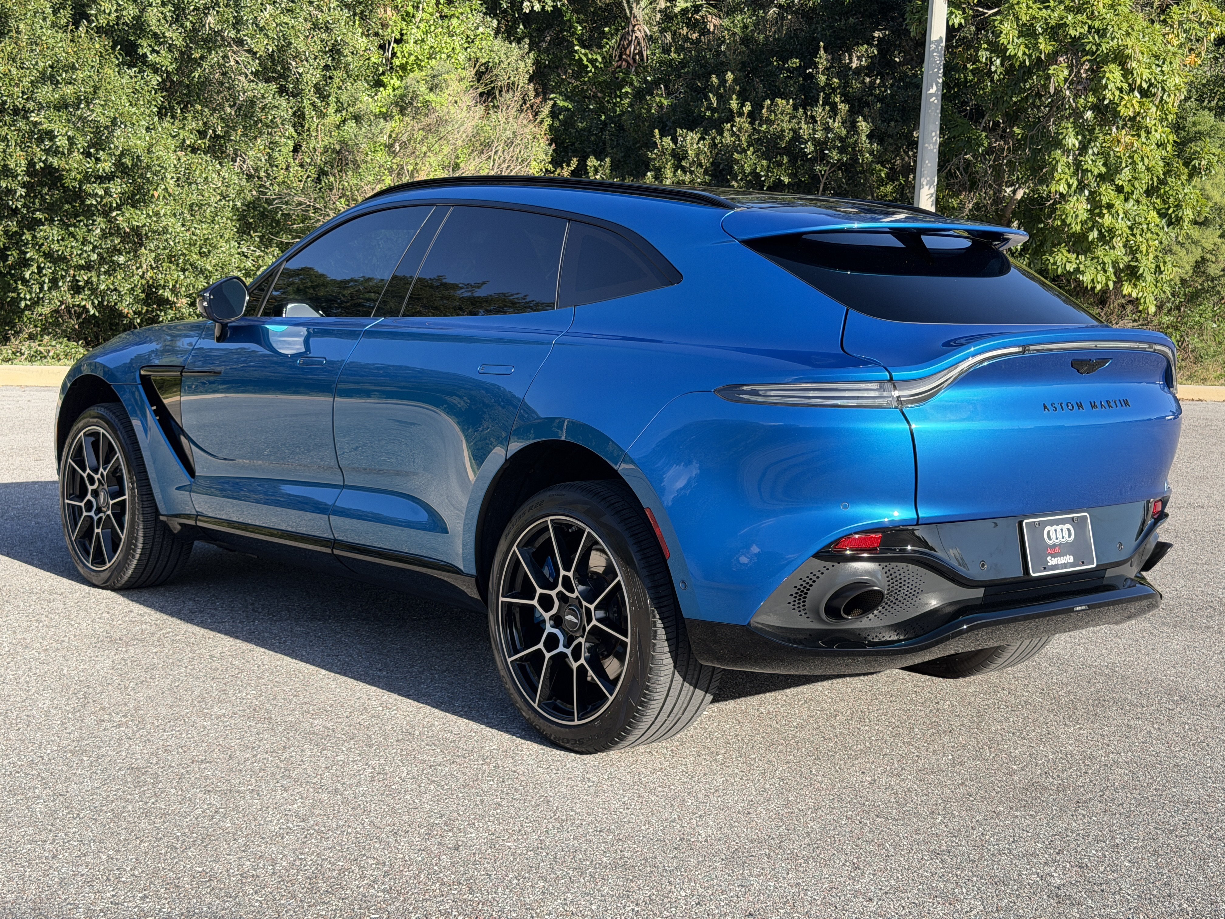 Used 2021 Aston Martin DBX AWD/4WD image 2