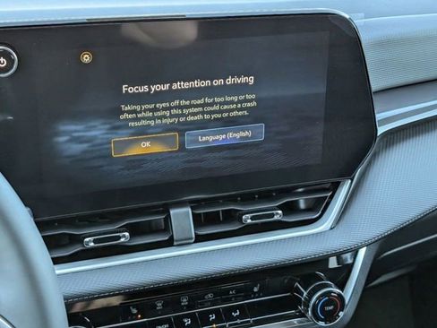 New 2025 Chevrolet Equinox LT w/ Safety and Technology Package image 16