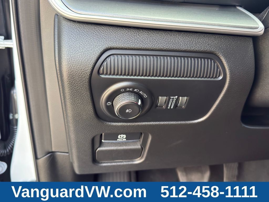 Used 2025 Jeep Wagoneer Series II RWD image 23