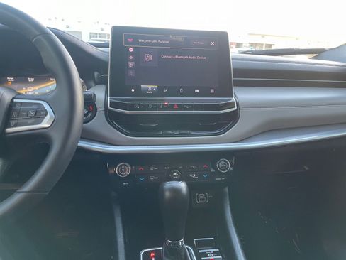 Used 2025 Jeep Compass Limited image 18