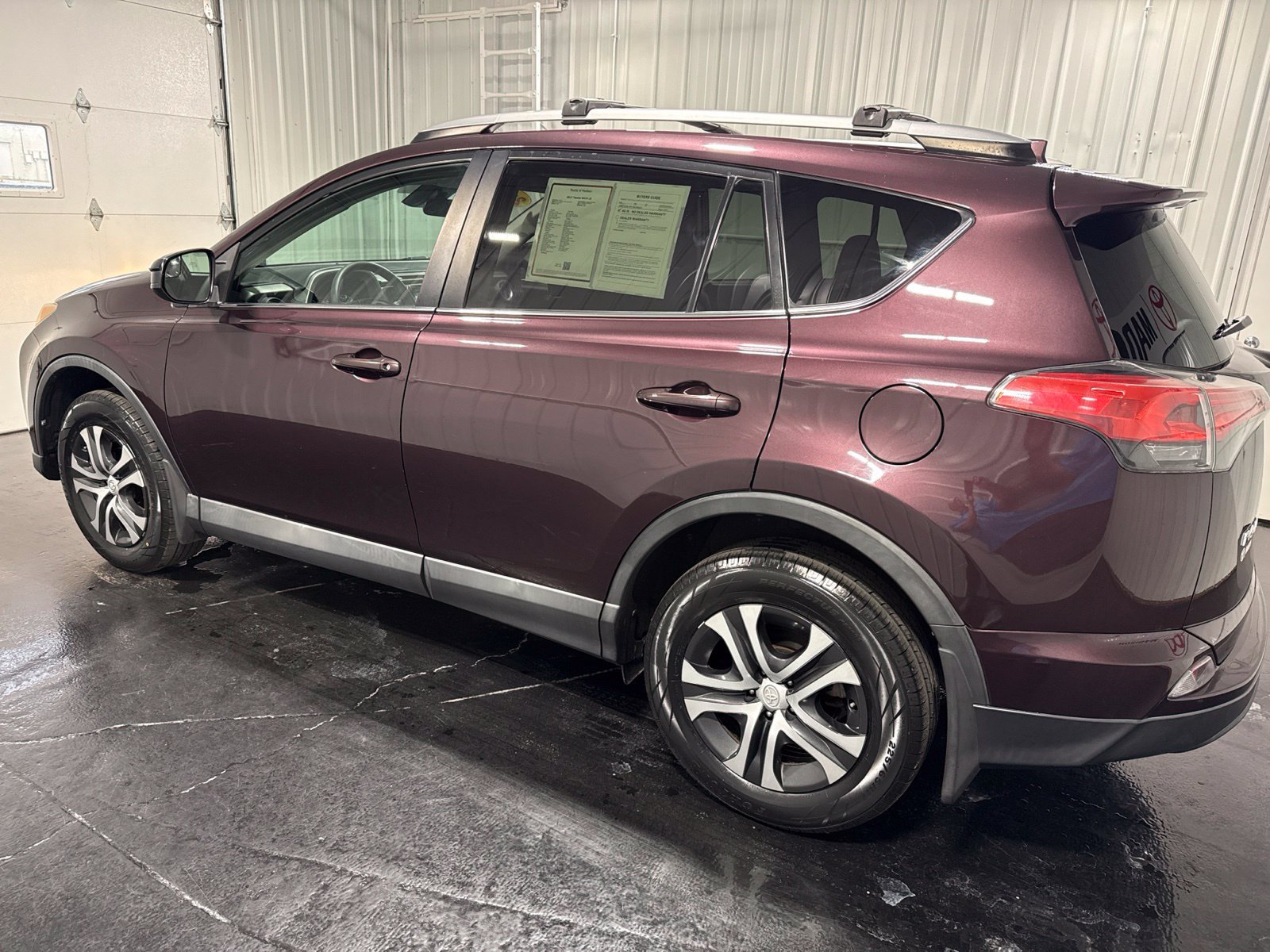 Used 2017 Toyota RAV4 LE AWD/4WD image 2