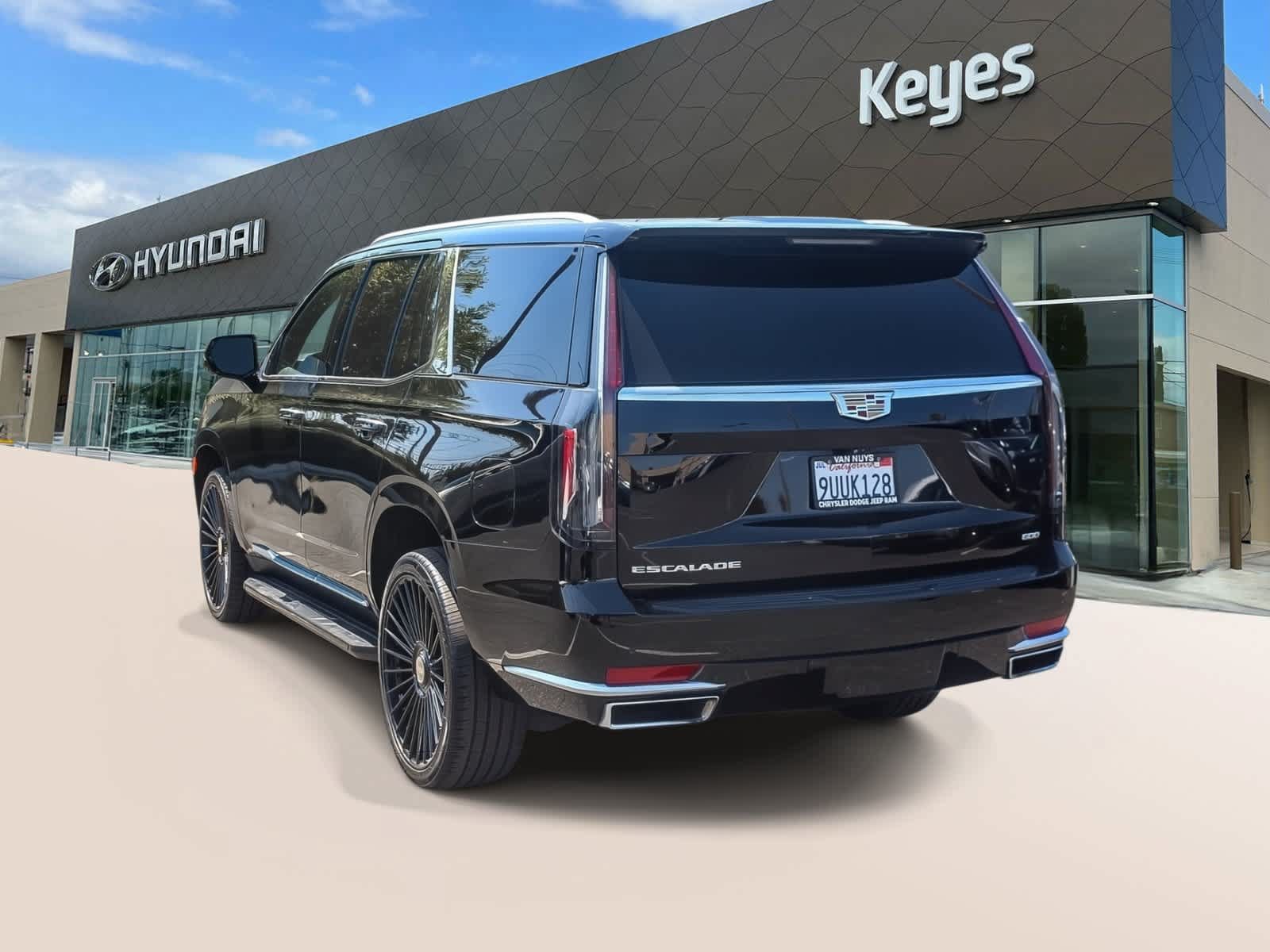 Used 2023 Cadillac Escalade Premium Luxury w/ Performance Package AWD/4WD image 7