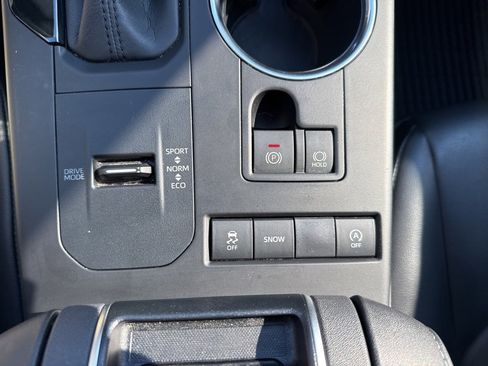 Used 2020 Toyota Highlander XLE image 27