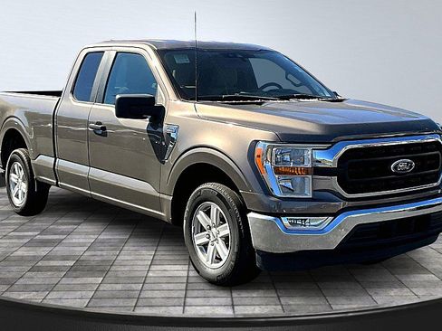 Used 2022 Ford F150 XLT w/ Trailer Tow Package RWD image 14