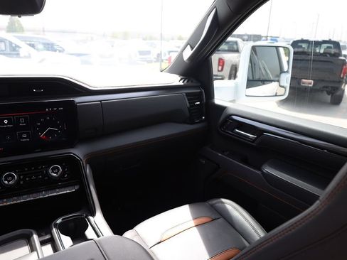 Used 2025 GMC Sierra 3500 AT4 w/ AT4 Premium Plus Package AWD/4WD image 21