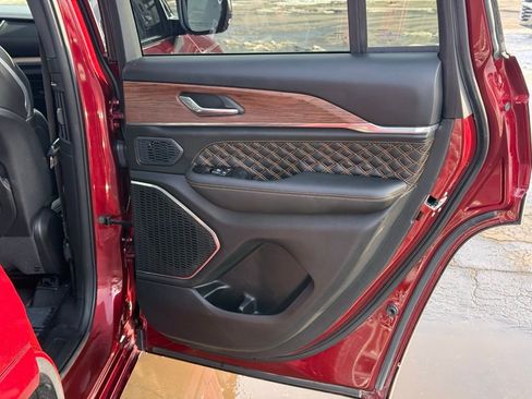 Used 2024 Jeep Grand Cherokee Summit image 27