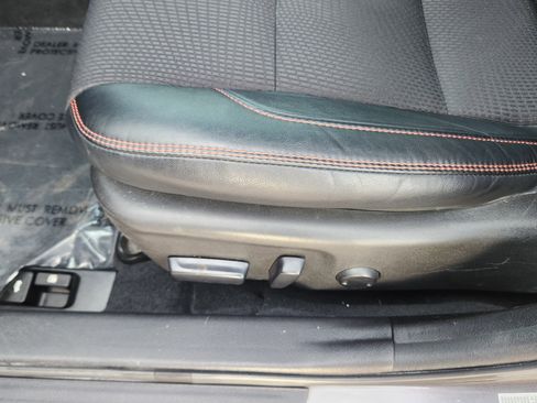 Used 2016 Toyota Camry SE image 14