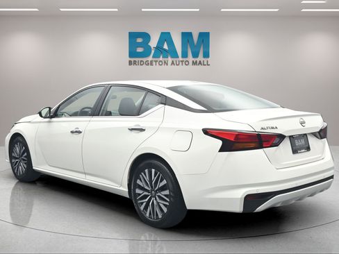 Used 2025 Nissan Altima 2.5 SV FWD image 4