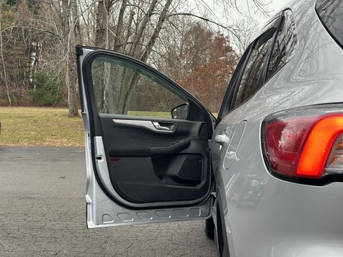 Used 2020 Ford Escape SE image 20