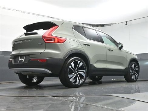 Used 2023 Volvo XC40 B5 Plus w/ Protection Package Premier image 39
