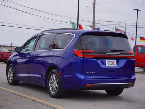 Used 2021 Chrysler Pacifica Touring image 5