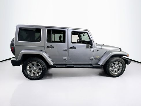 Used 2015 Jeep Wrangler Unlimited Sahara w/ Dual Top Group AWD/4WD image 4